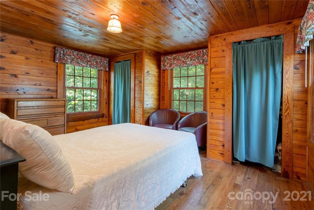 340 West Huckleberry Road Hendersonville, NC 28792 - Photo 20 of 48 Gallery Image 20
