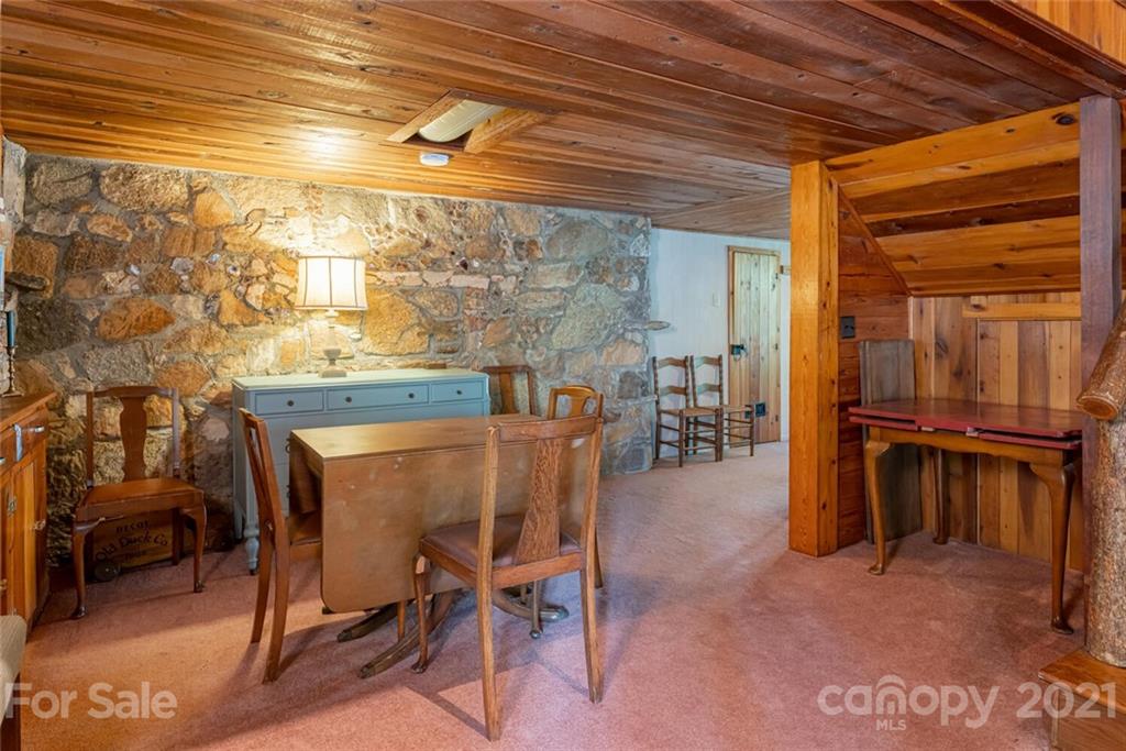340 West Huckleberry Road Hendersonville, NC 28792 - Photo 24 of 48 Gallery Image 24