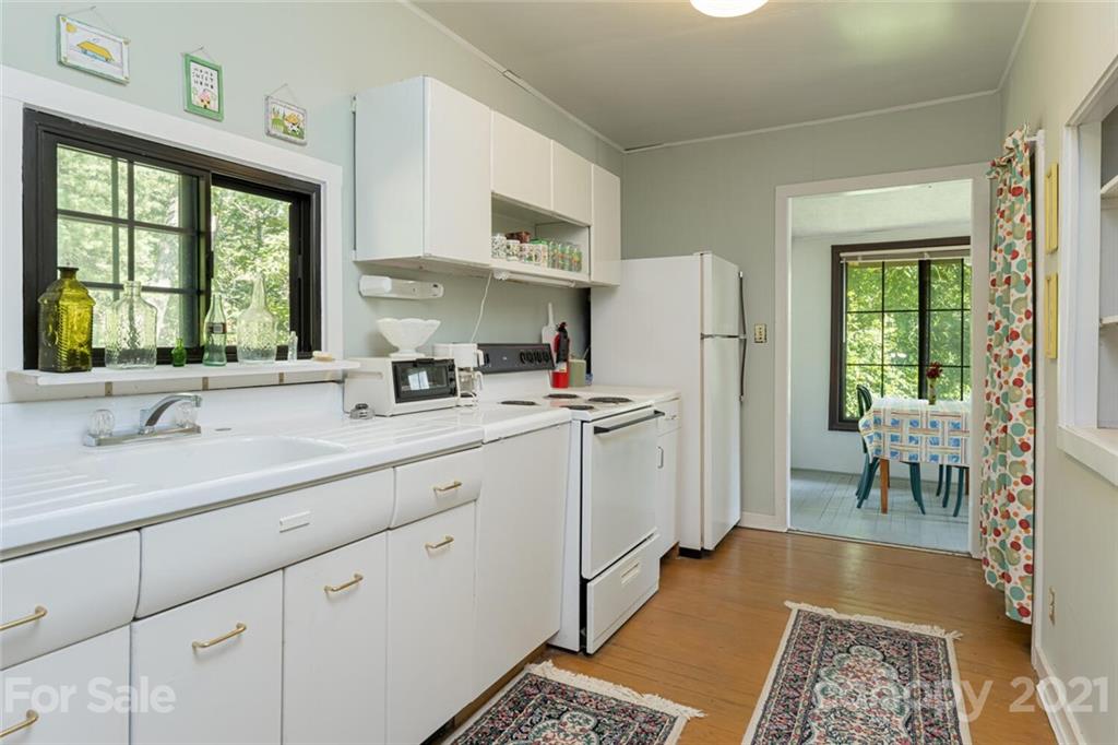 340 West Huckleberry Road Hendersonville, NC 28792 - Photo 39 of 48 Gallery Image 39