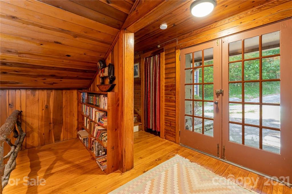 340 West Huckleberry Road Hendersonville, NC 28792 - Photo 5 of 48 Gallery Image 5