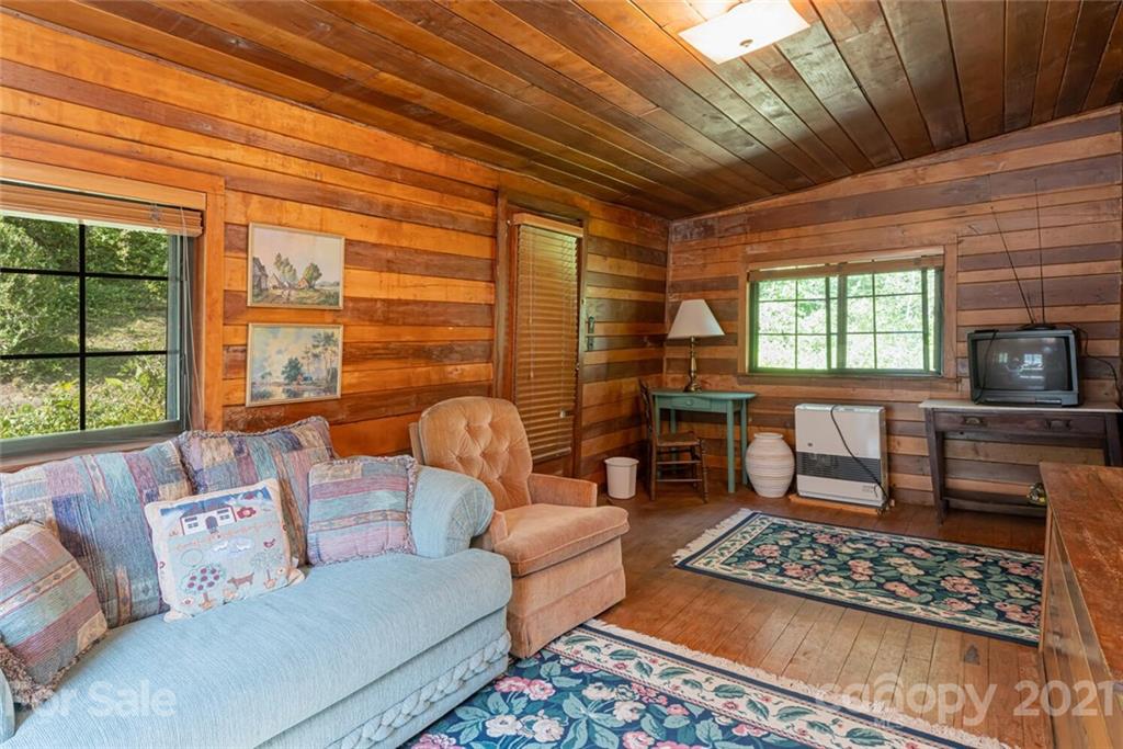 340 West Huckleberry Road Hendersonville, NC 28792 - Photo 42 of 48 Gallery Image 42