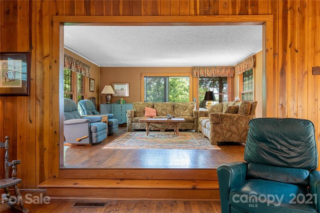 340 West Huckleberry Road Hendersonville, NC 28792 - Photo 9 of 48 Gallery Image 9