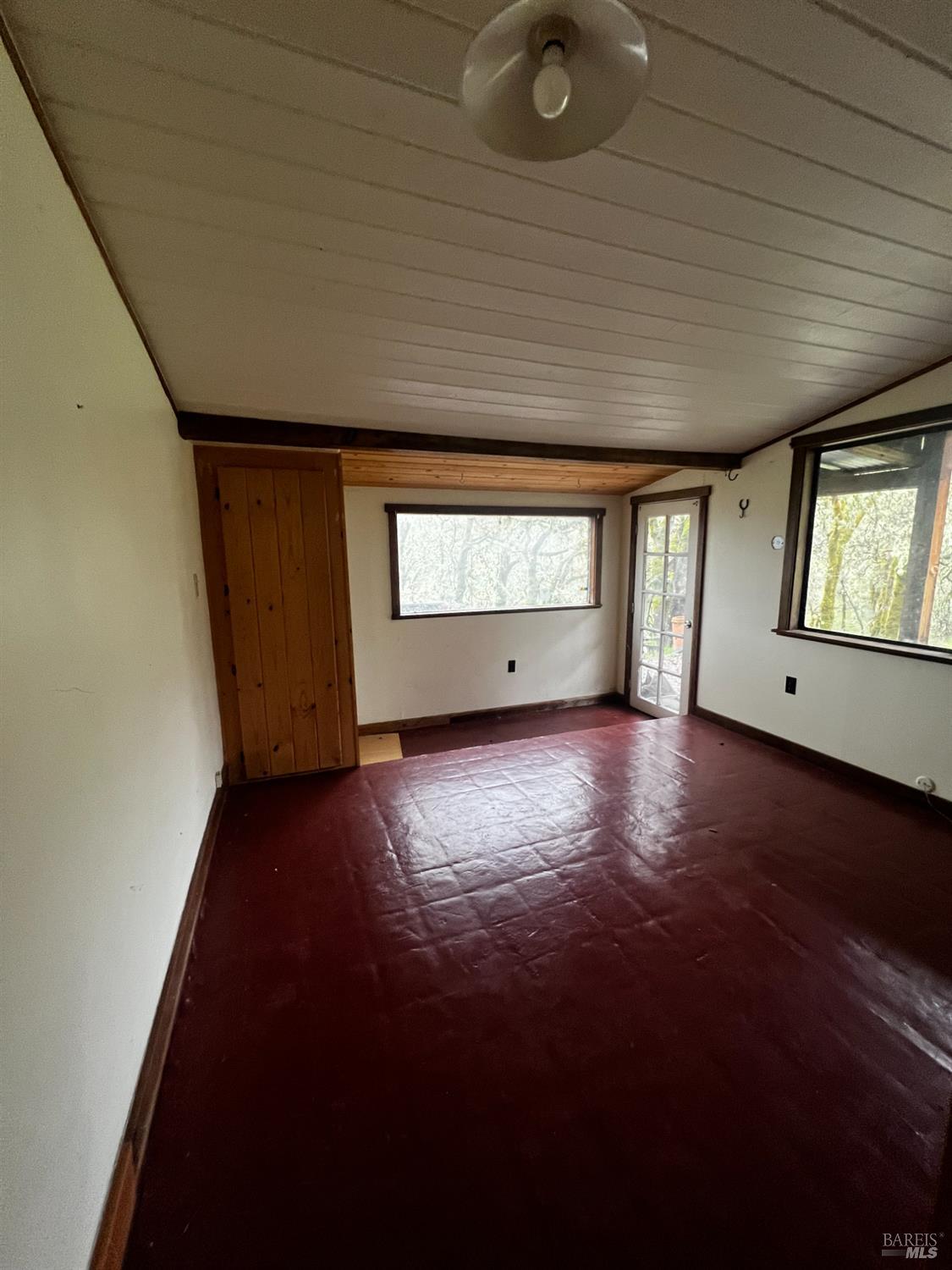 23040 Poonkinney Road Covelo, CA 95428 - Photo 35 of 77 an empty room with windows