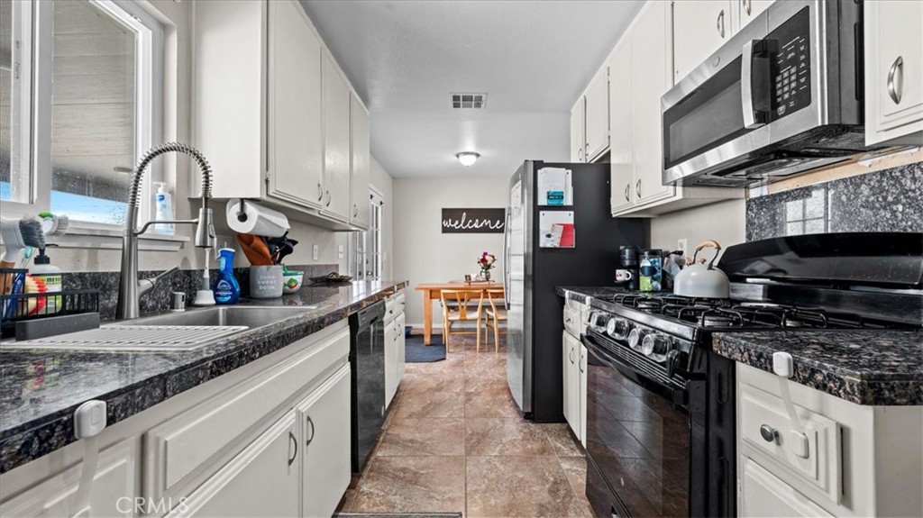 13020 Ojai Road Apple Valley, CA 92308 - Photo 11 of 34