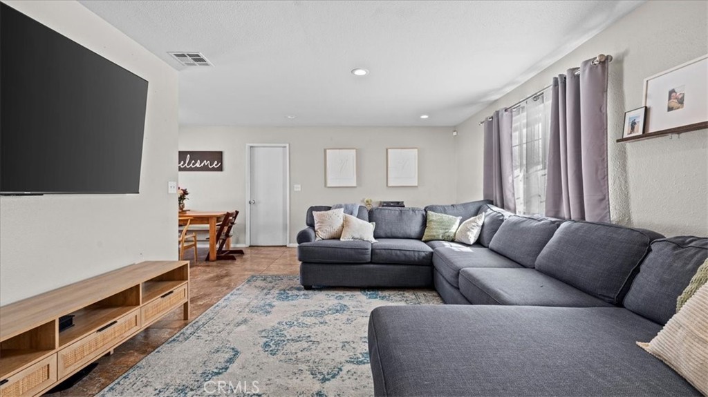 13020 Ojai Road Apple Valley, CA 92308 - Photo 7 of 34