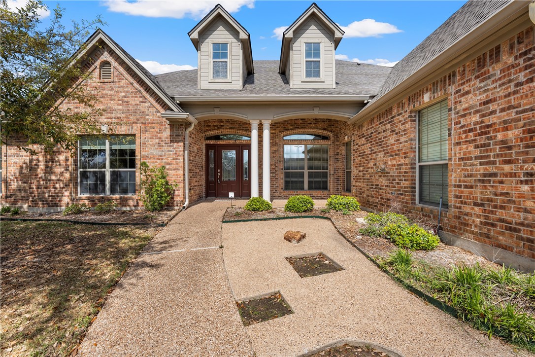 403 South Cedar Ridge Circle Robinson, TX 76706 - Photo 3 of 46 a front view of a house with garden