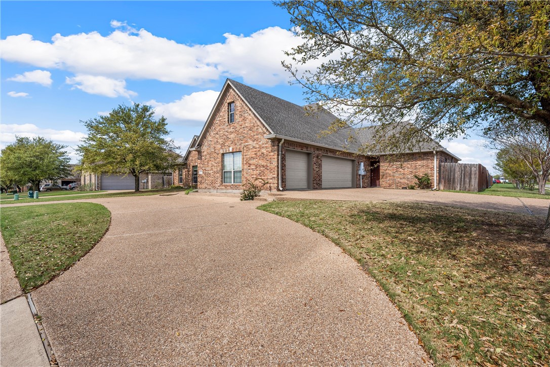 403 South Cedar Ridge Circle Robinson, TX 76706 - Photo 4 of 46 front view of a house with a yard