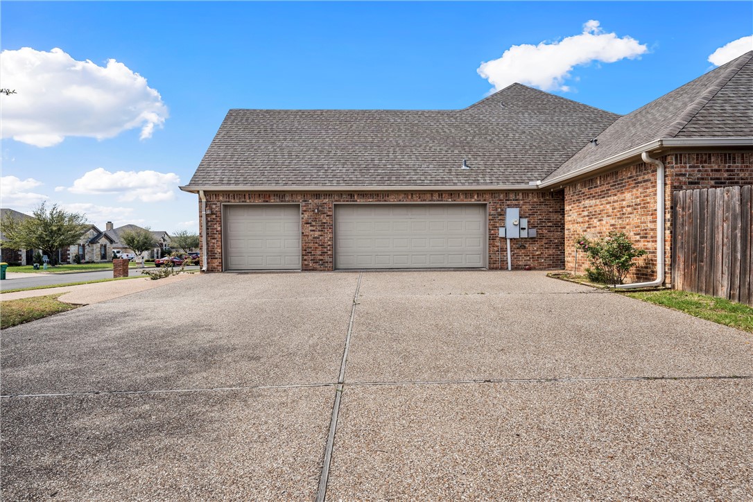 403 South Cedar Ridge Circle Robinson, TX 76706 - Photo 5 of 46 a front view of a house with a yard and garage