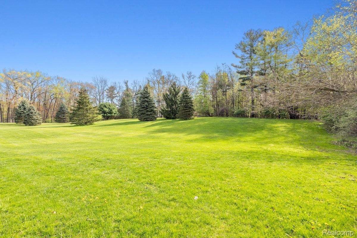 2700 North Hacker Road Howell, MI 48855 - Photo 27 of 34 2700 Hacker-11.jpg