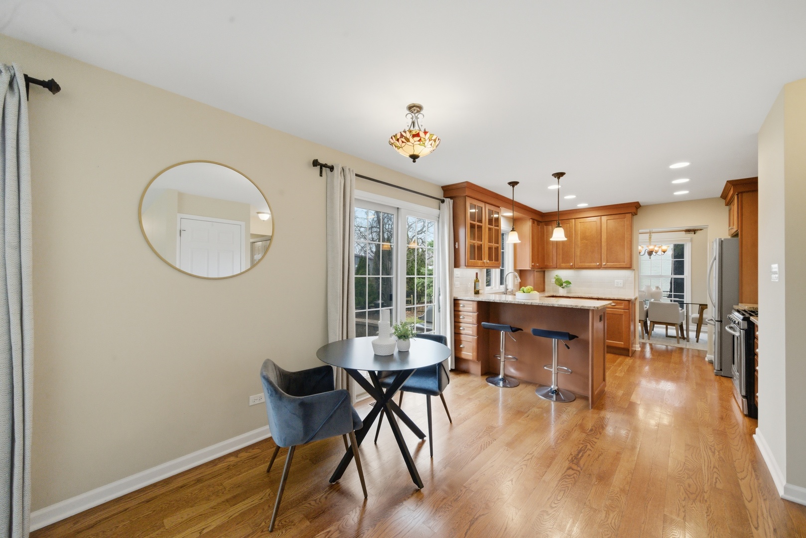 402 Locust Place Deerfield, IL 60015 - Photo 5 of 31