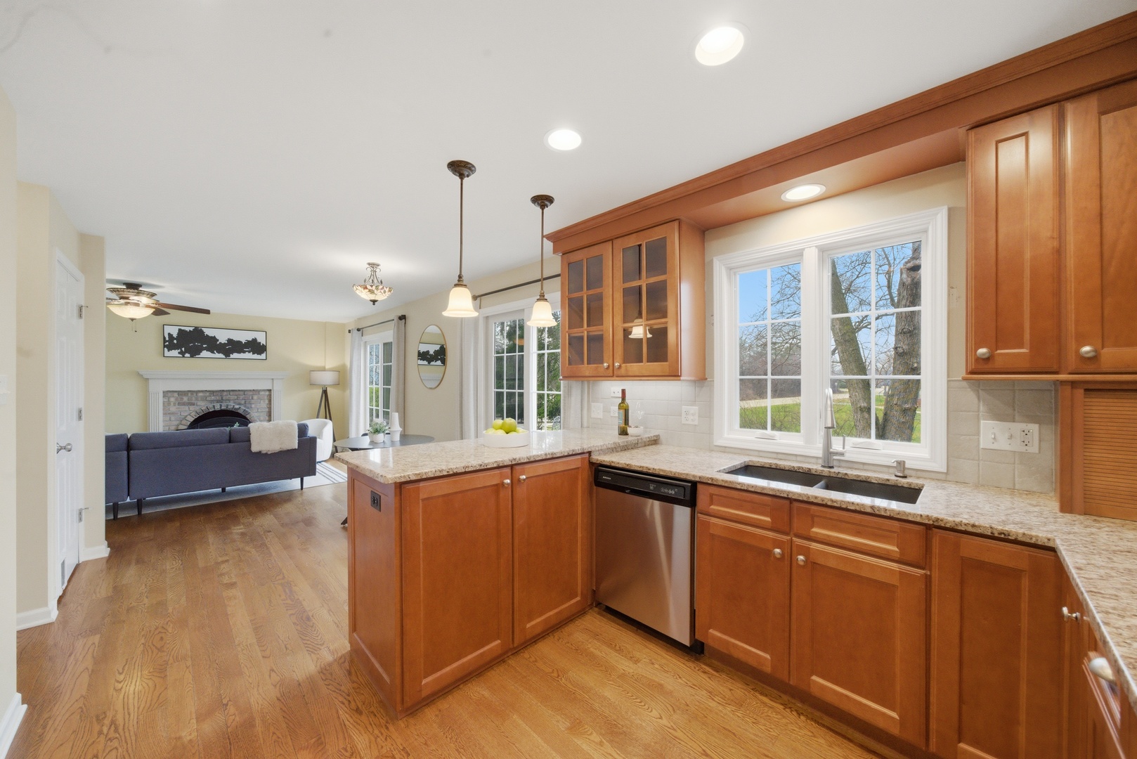 402 Locust Place Deerfield, IL 60015 - Photo 10 of 31