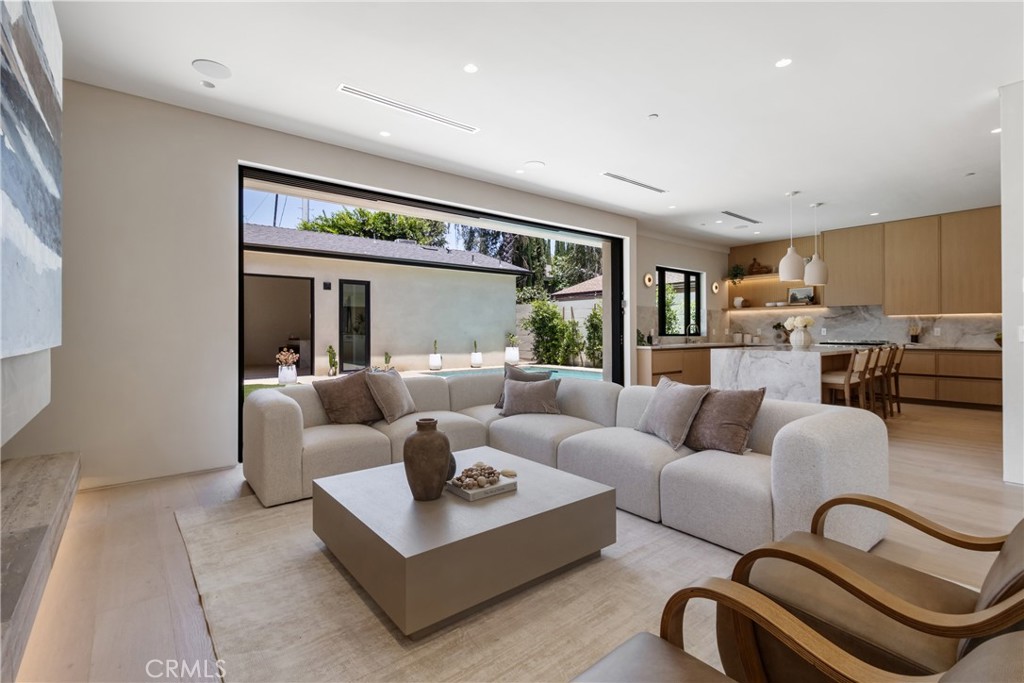 15721 Addison Street Encino, CA 91436 - Photo 11 of 69