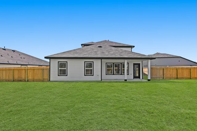 a view of a house with a big yard