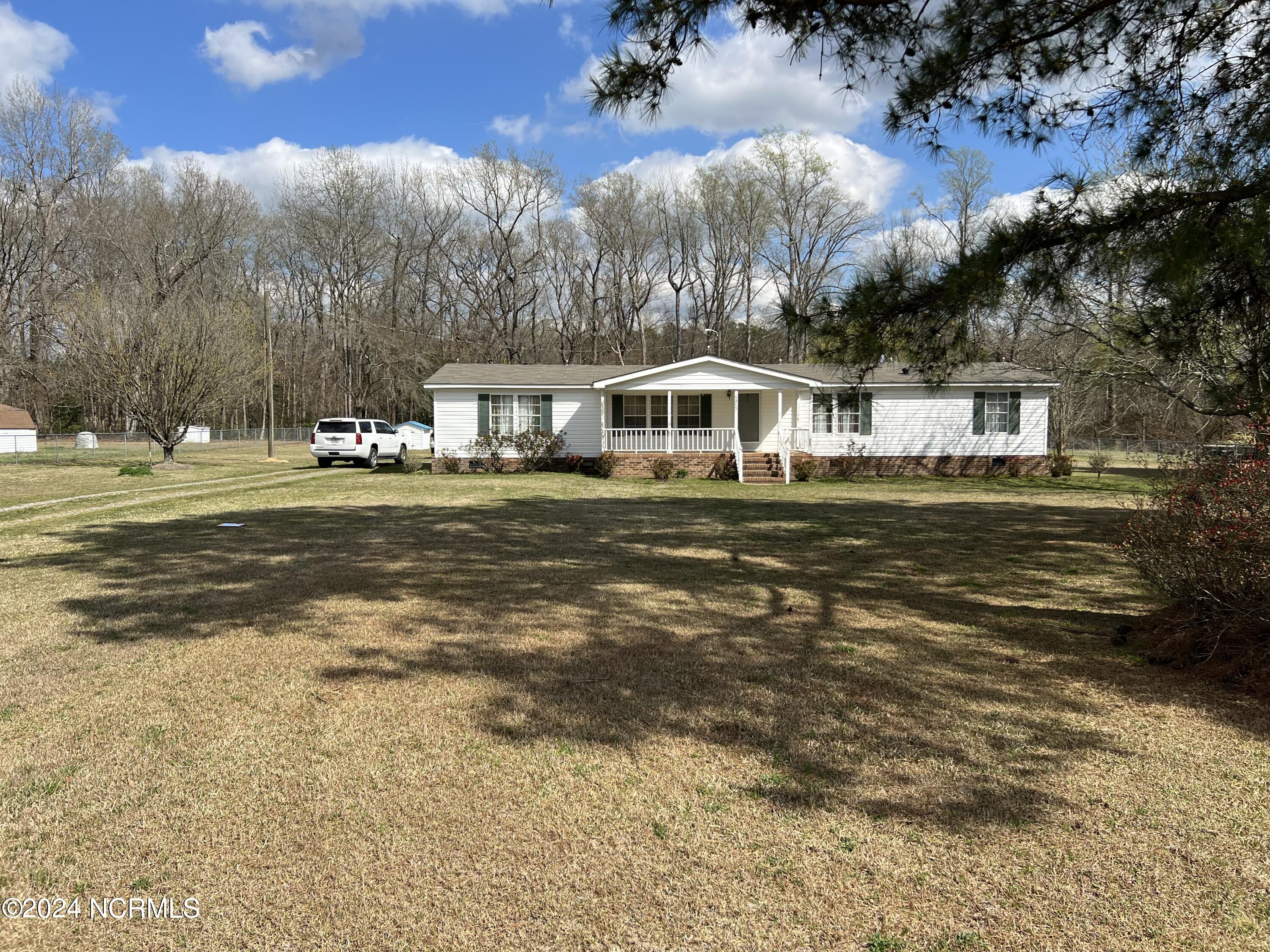 4345 Colonial Road Tarboro, NC 27886 - Photo 3 of 32 IMG_2242