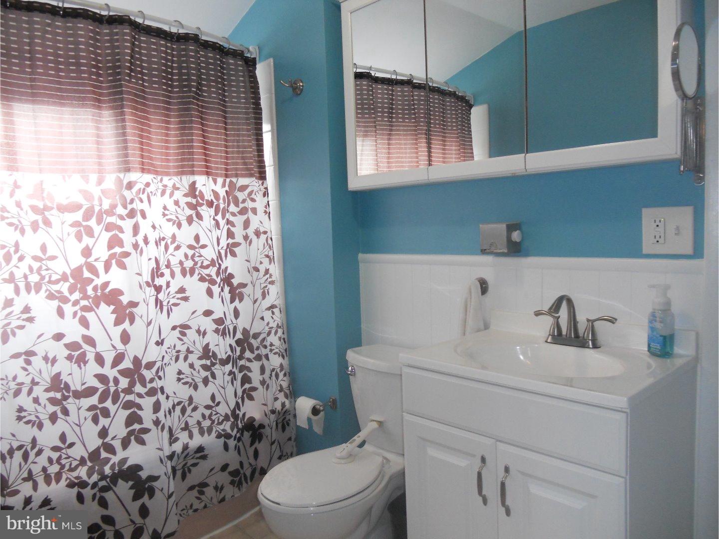 2850 Nautilus Road Philadelphia, PA 19154 - Photo 11 of 19 Bathroom