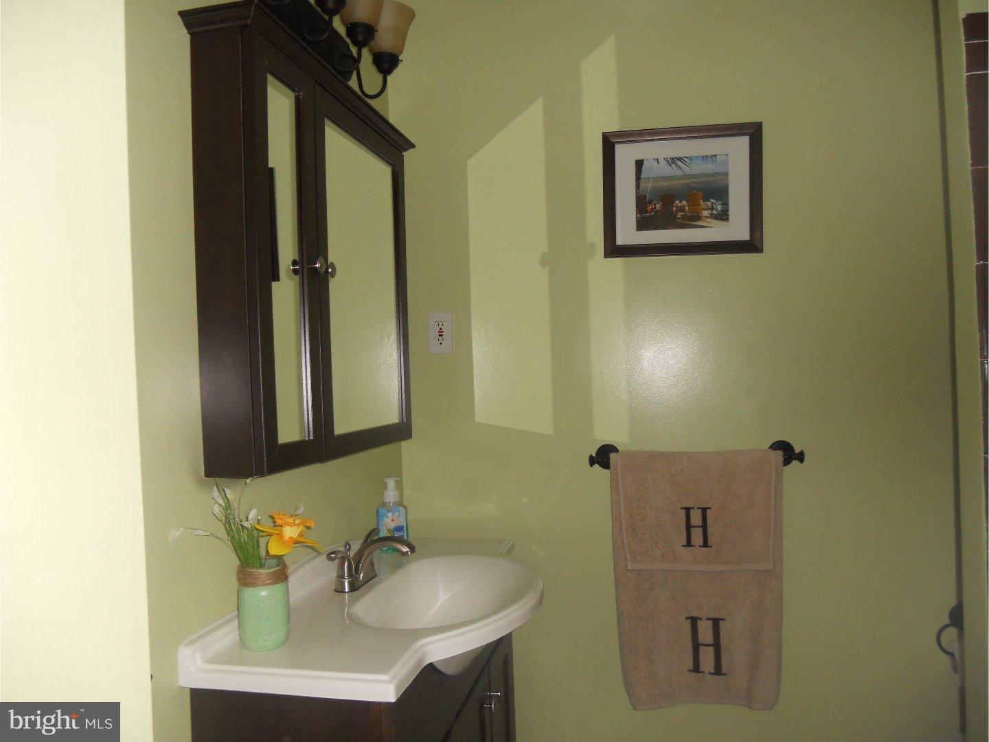 2850 Nautilus Road Philadelphia, PA 19154 - Photo 7 of 19 Bathroom