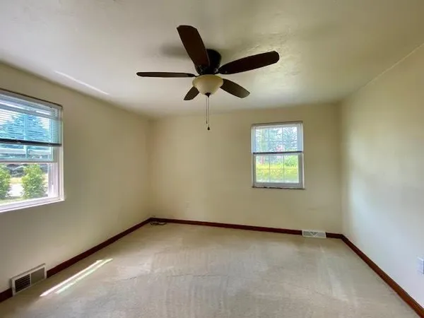 $1,695 | 4706 Brownsville Road, Pittsburgh, PA 15236