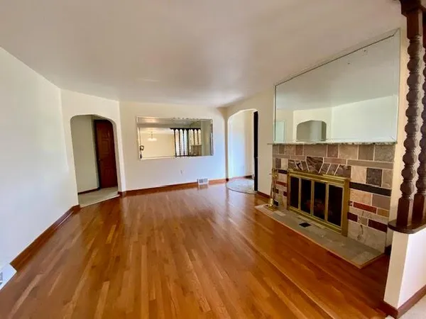 $1,695 | 4706 Brownsville Road, Pittsburgh, PA 15236