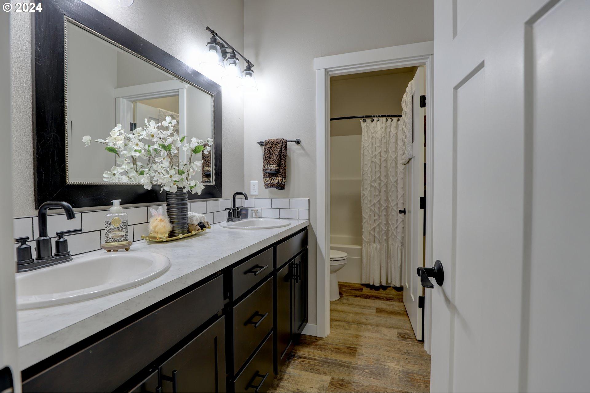 700 Dooley Road Centerville, WA 98613 - Photo 9 of 47 Gallery Image 9