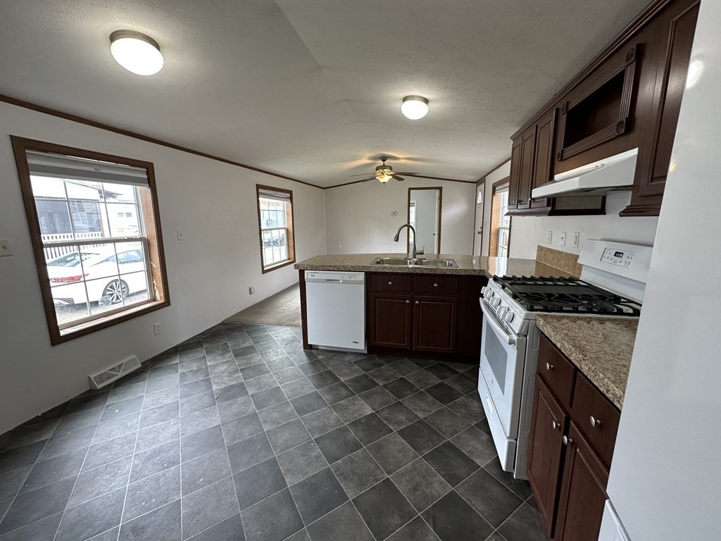 194 Lafayette Road, Unit 12N Salisbury, MA 01952 - Photo 3 of 26 Gallery Image 3