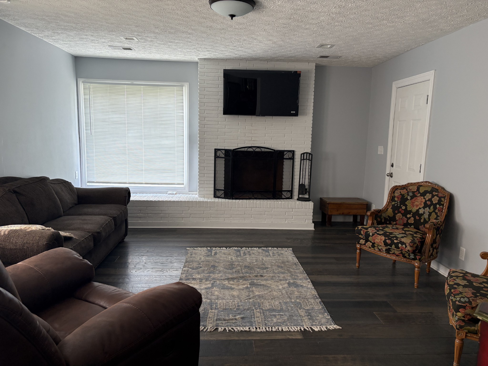 317 East Main Street Waverly, TN 37185 - Photo 8 of 9 a living room with furniture and a fireplace