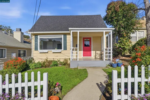 a front view of house with yard