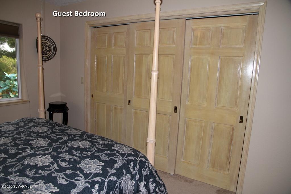 2275 Corral Road Sedona, AZ 86336 - Photo 28 of 30 a bedroom with a bed and a window