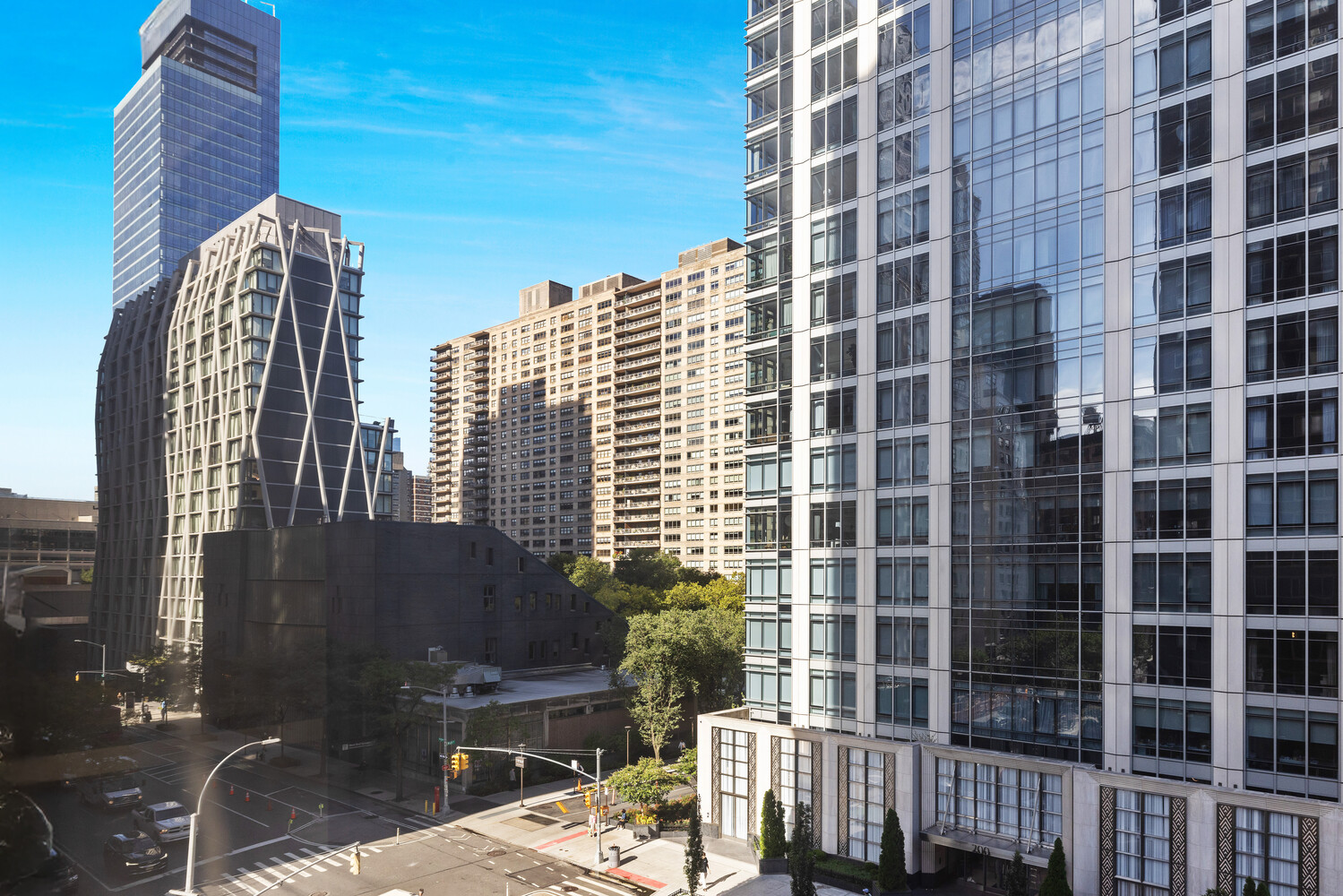 2025 Broadway, Unit 5C Manhattan, NY 10023 - Photo 6 of 10 a view of a tall building