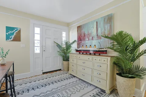 $985,000 | 32 Lynwood Road, Scarsdale, NY 10583