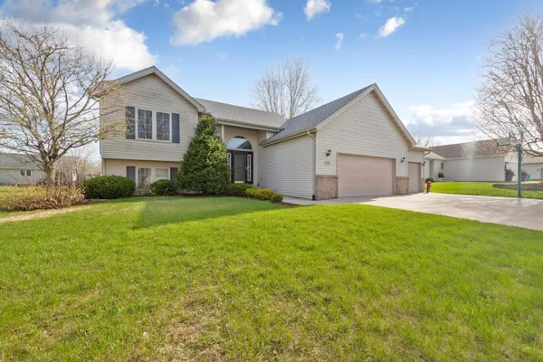 $379,000 | 1255 Cottage Lane Southeast, Owatonna, MN 55060