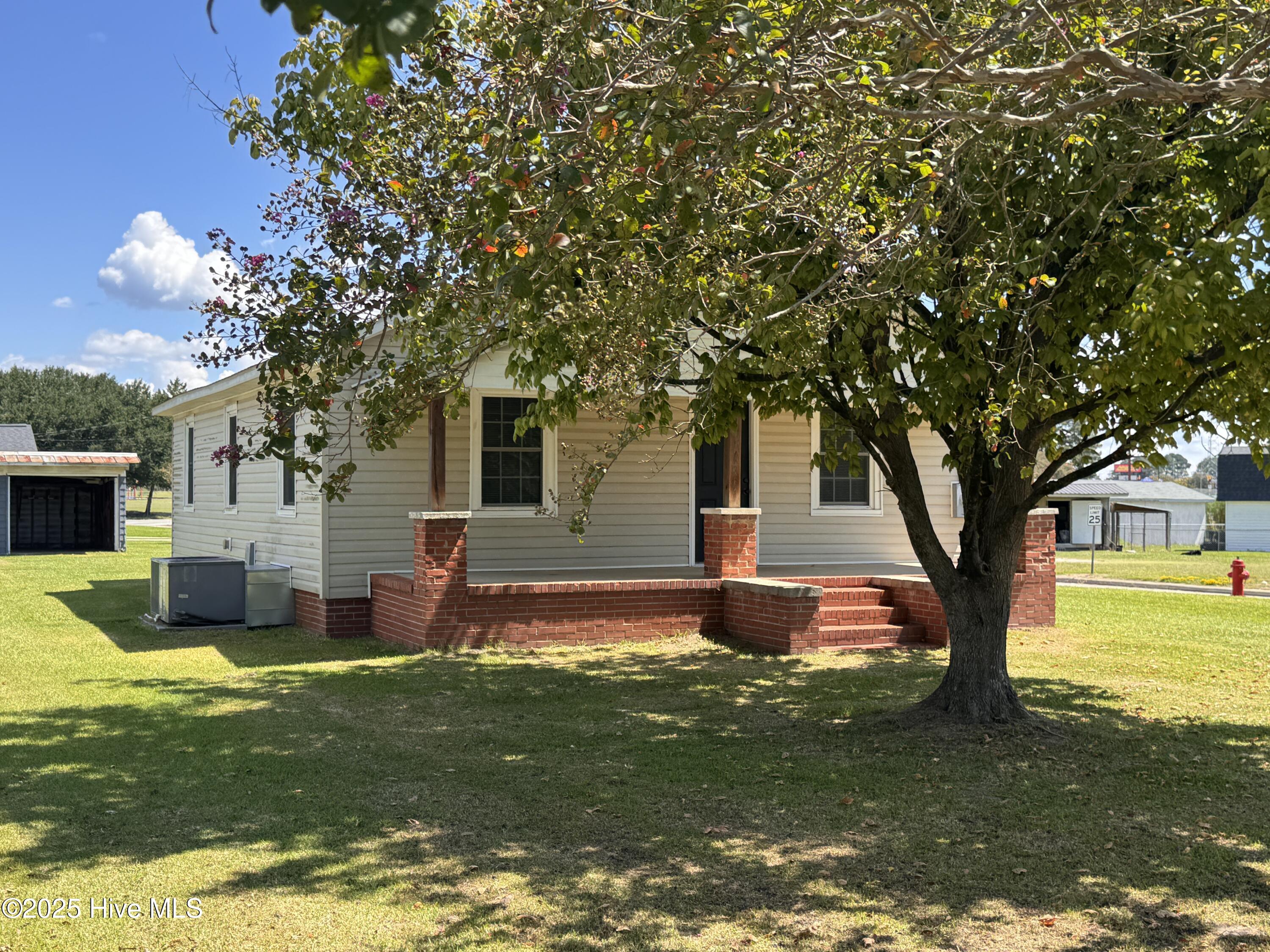 107 South McCaskey Road Williamston, NC 27892 - Photo 2 of 23 IMG_0317