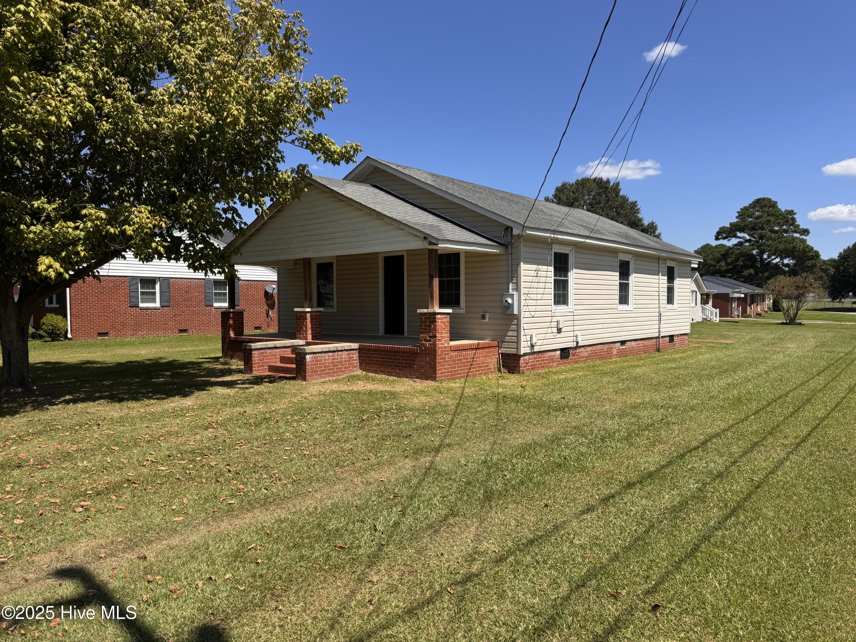 107 South McCaskey Road Williamston, NC 27892 - Photo 3 of 23 IMG_0309