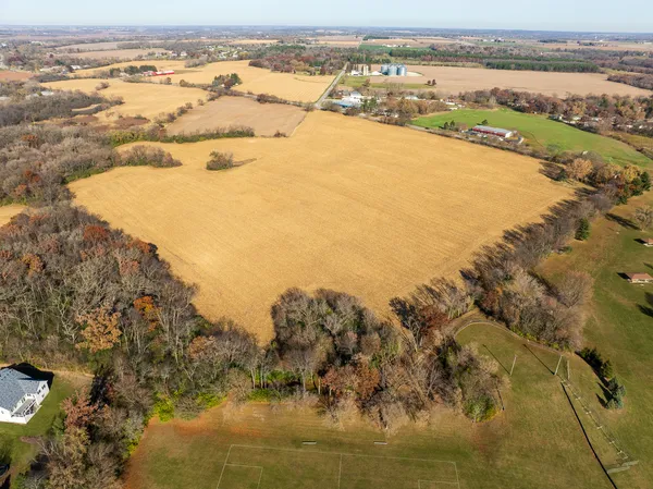 an aerial view of a tennis ground