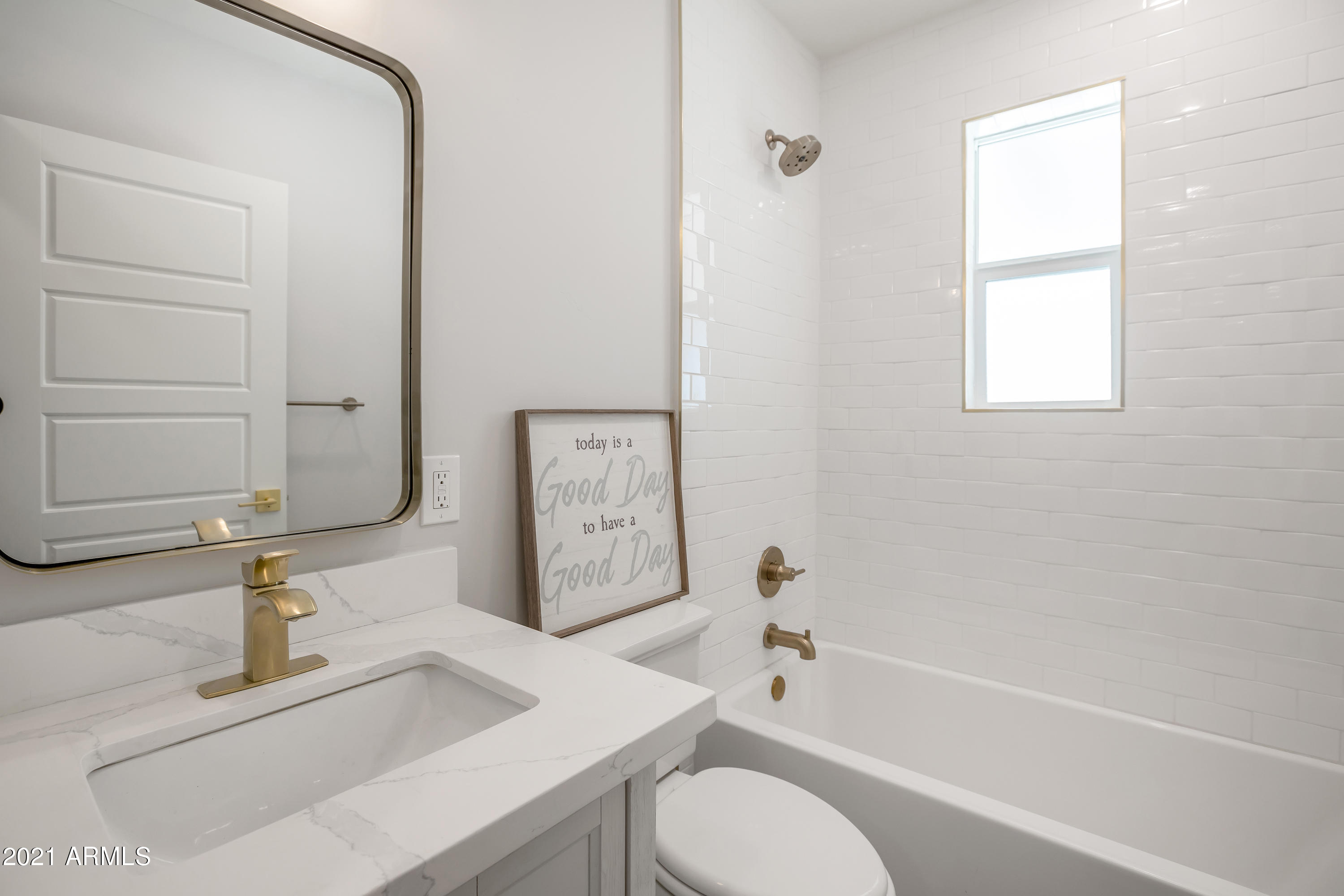 45 West Vogel Avenue Phoenix, AZ 85021 - Photo 13 of 20 Bath