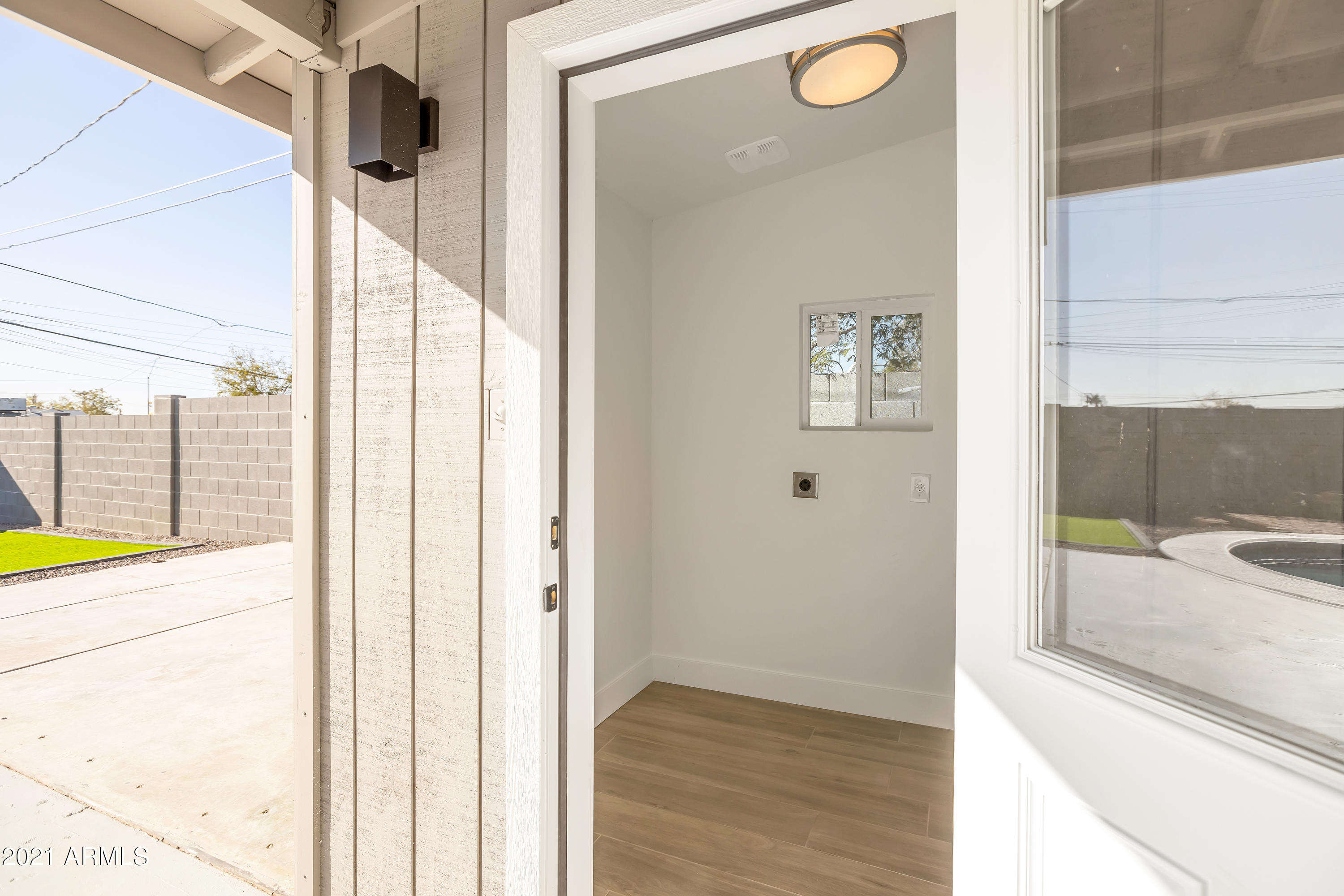 45 West Vogel Avenue Phoenix, AZ 85021 - Photo 15 of 20 Laundry