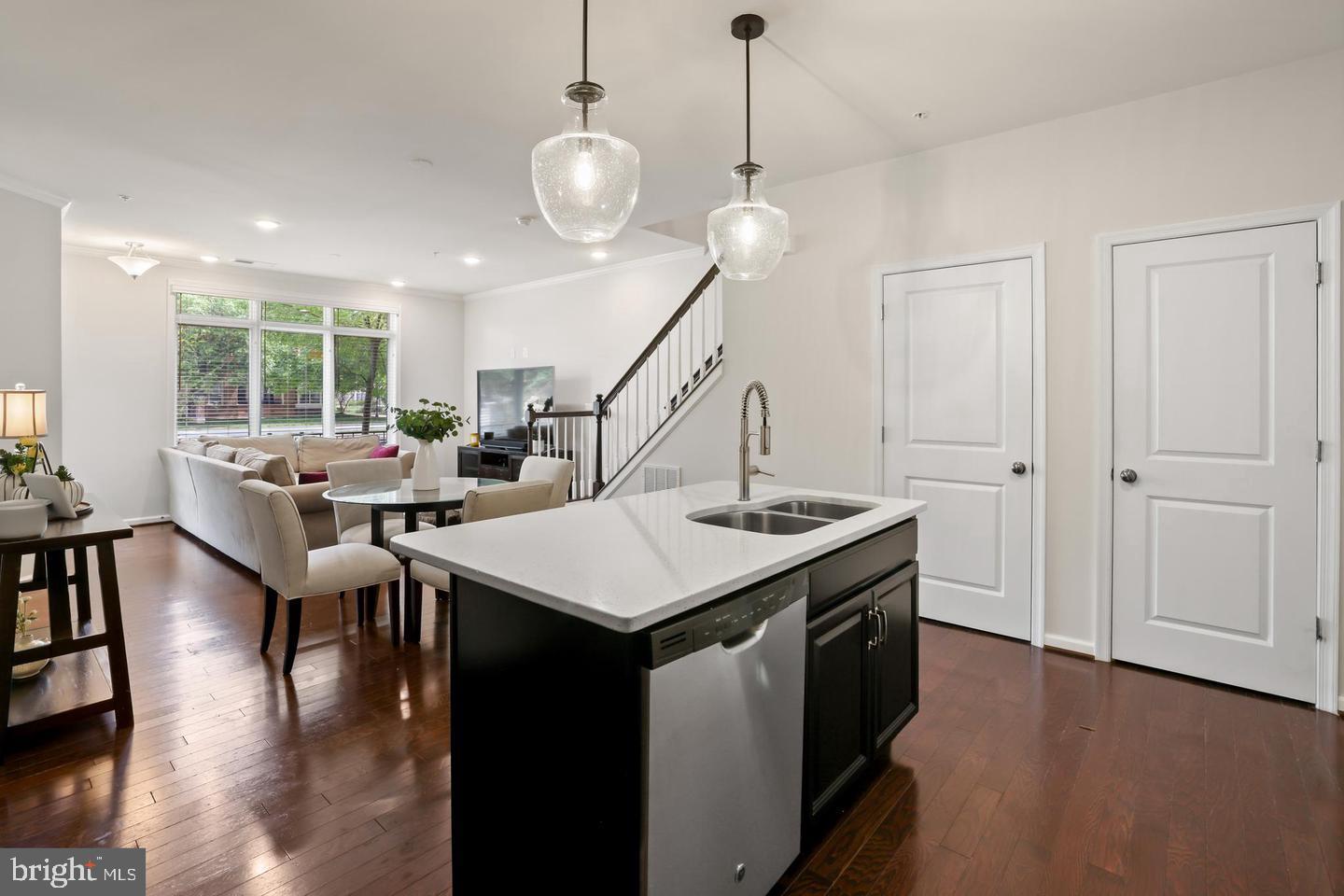 1102 Ribbon Limestone Terrace Southeast Leesburg, VA 20175 - Photo 7 of 26 Roomy Island for Seating
