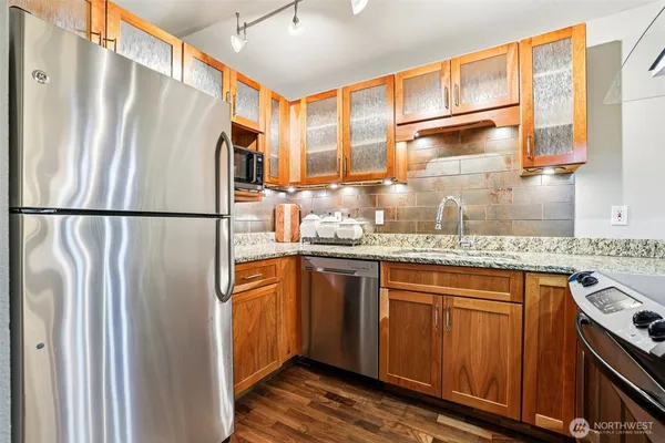 $413,000 | 11060 Northeast 33rd Place, Unit E3, Bellevue, WA 98004