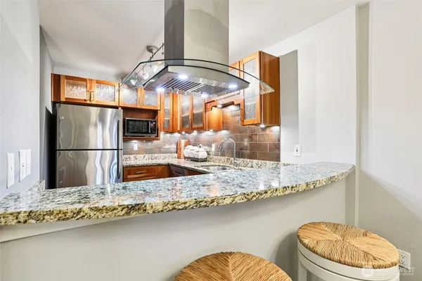 $413,000 | 11060 Northeast 33rd Place, Unit E3, Bellevue, WA 98004