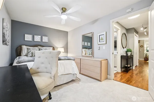 $413,000 | 11060 Northeast 33rd Place, Unit E3, Bellevue, WA 98004