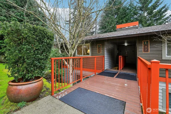 $413,000 | 11060 Northeast 33rd Place, Unit E3, Bellevue, WA 98004
