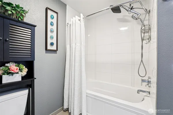 $413,000 | 11060 Northeast 33rd Place, Unit E3, Bellevue, WA 98004