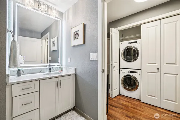 $413,000 | 11060 Northeast 33rd Place, Unit E3, Bellevue, WA 98004