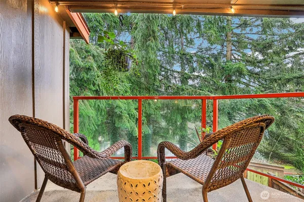 $413,000 | 11060 Northeast 33rd Place, Unit E3, Bellevue, WA 98004