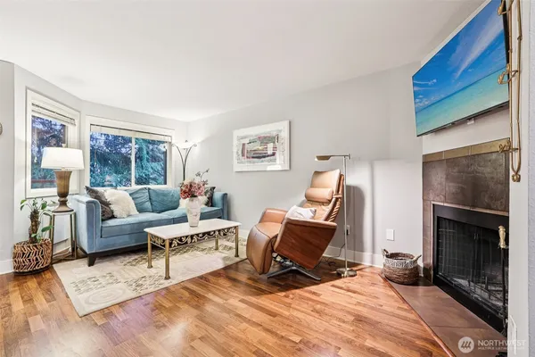 $413,000 | 11060 Northeast 33rd Place, Unit E3, Bellevue, WA 98004