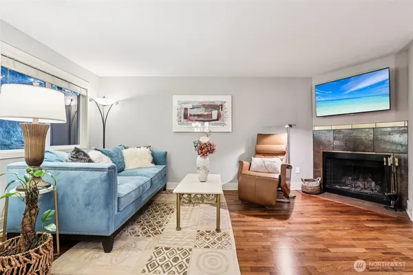 $413,000 | 11060 Northeast 33rd Place, Unit E3, Bellevue, WA 98004