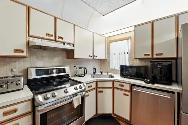 $275,000 | 2881 Carambola Circle South, Unit 2072, Coconut Creek, FL 33066