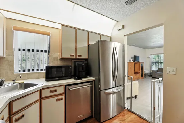 $275,000 | 2881 Carambola Circle South, Unit 2072, Coconut Creek, FL 33066