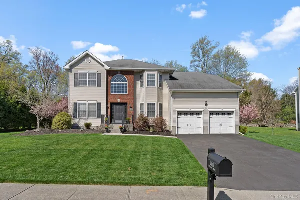 $724,999 | 3403 Red Coat Drive, New Windsor, NY 12553