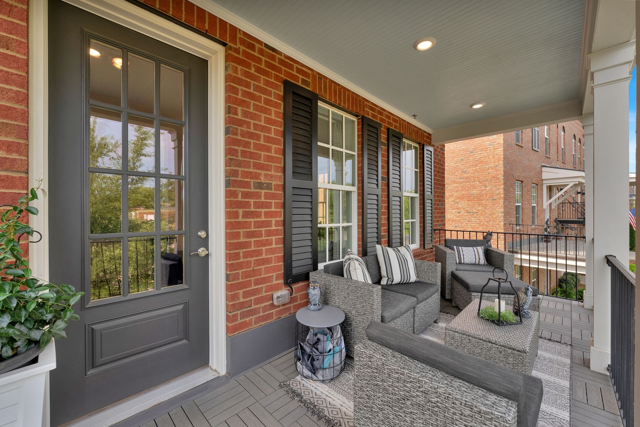 2083 Tollgate Boulevard Thompson's Station, TN 37179 - Photo 3 of 40 a living room with furniture and a potted plant