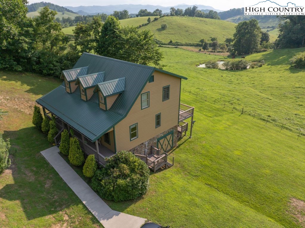 1212 Dry Hill Road Butler, TN 37640 - Photo 4 of 48 Gallery Image 4